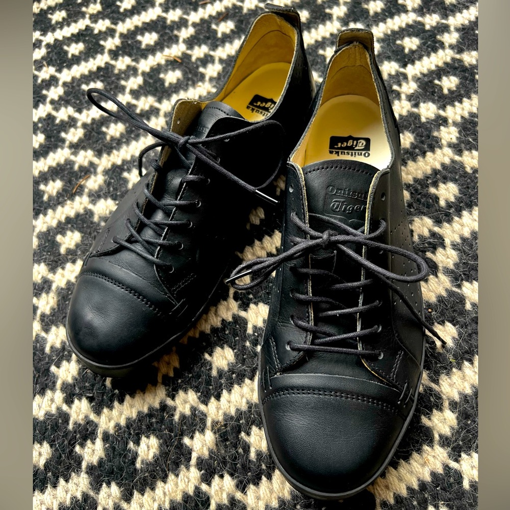 RARE 🔥 Onitsuka Tiger all black leather sneakers